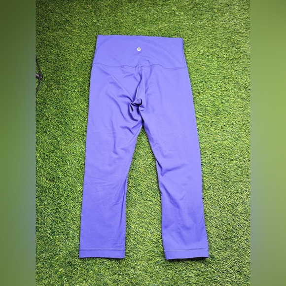 Lululemon Purple High Rise Capri Leggings Women’s Size 8 Yoga Athletic - Picture 2 of 6